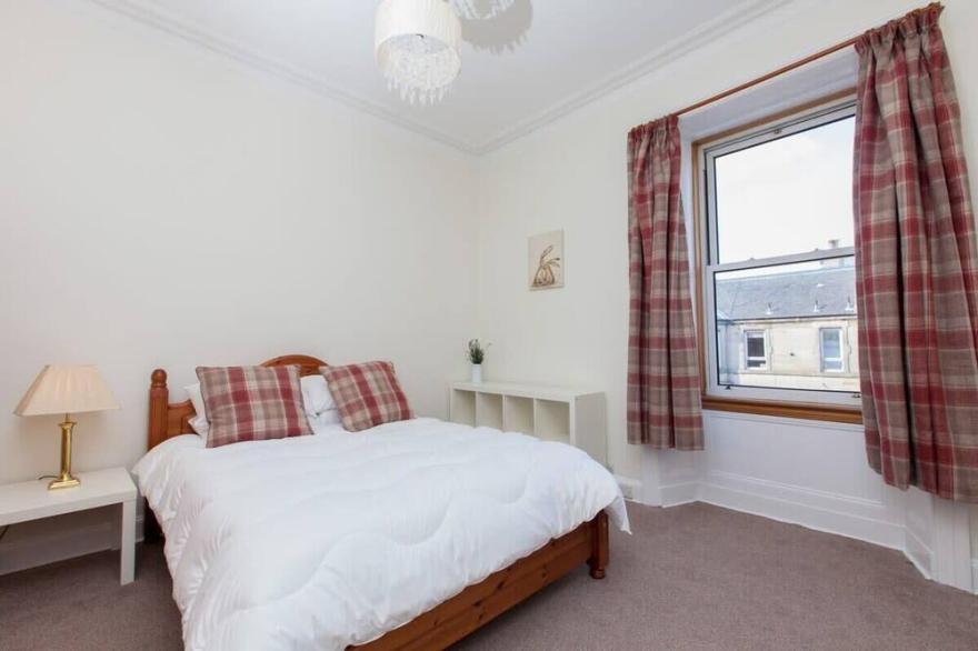 Spacious And Bright Polworth Flat