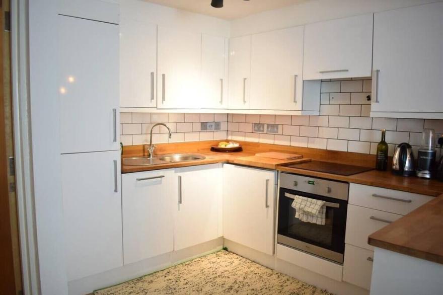 Stylish Cozy Apartment near Trendy Shepherd's Bush