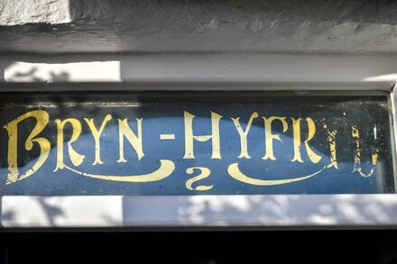 2 Bryn Hyfryd in the beautiful Pwllheli