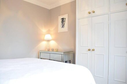 Spacious and Stylish 1 Bedroom Flat near Chelsea