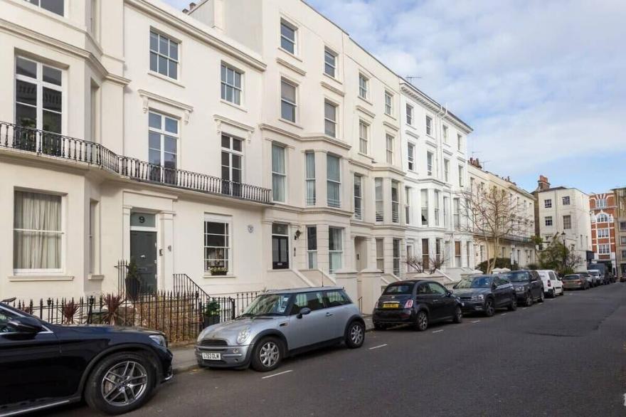 Bright and Spacious 1 Bedroom Apartment in the Heart of Kensington