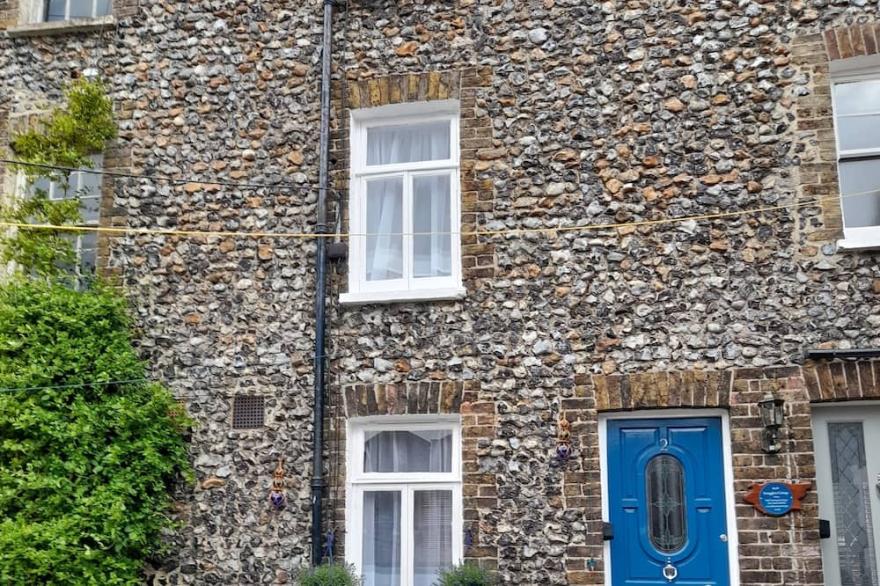 Smugglers Cottage  By The Sea .