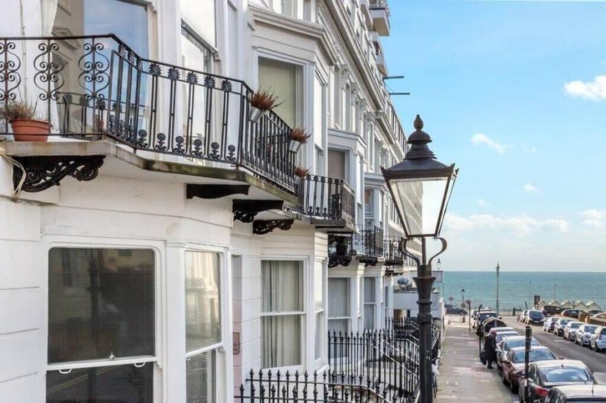 Gorgeous Central Apartment With Sea Views