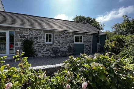 The Old Dairy, stylish and comfortable accommodation for 2 near Falmouth