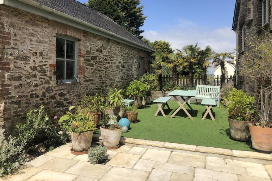 Stylish holiday barn by beaches and coast, above Salcombe estuary