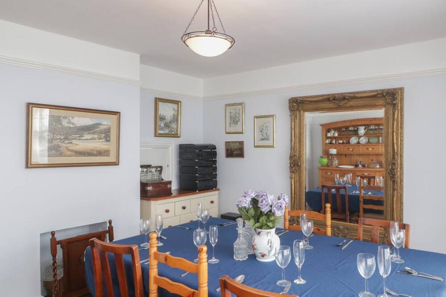 CULVERFIELD, Pet Friendly, Character Holiday Cottage In Tytherleigh