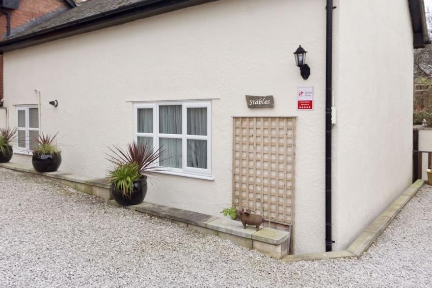 Vale View Cottages - The Stables Cottage  5 Star