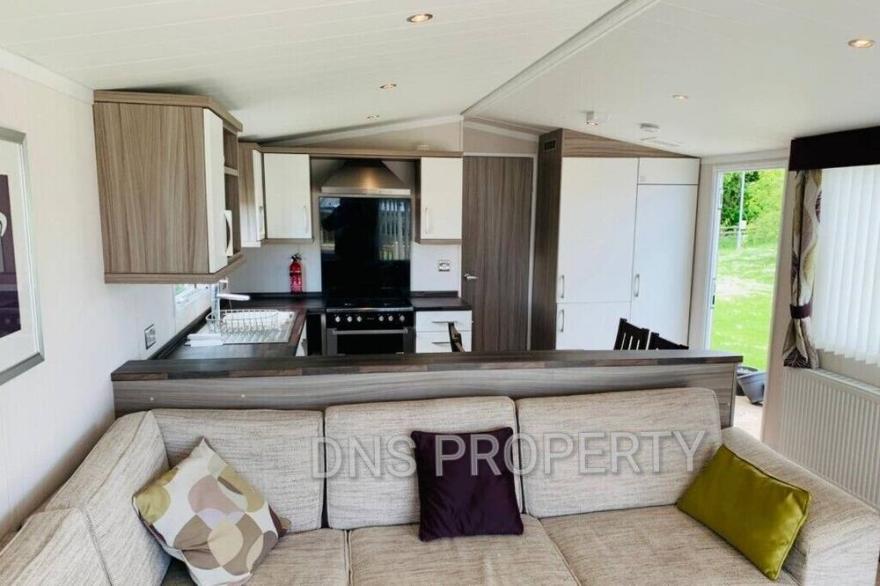 Luxury caravan only 10 mins from the beach