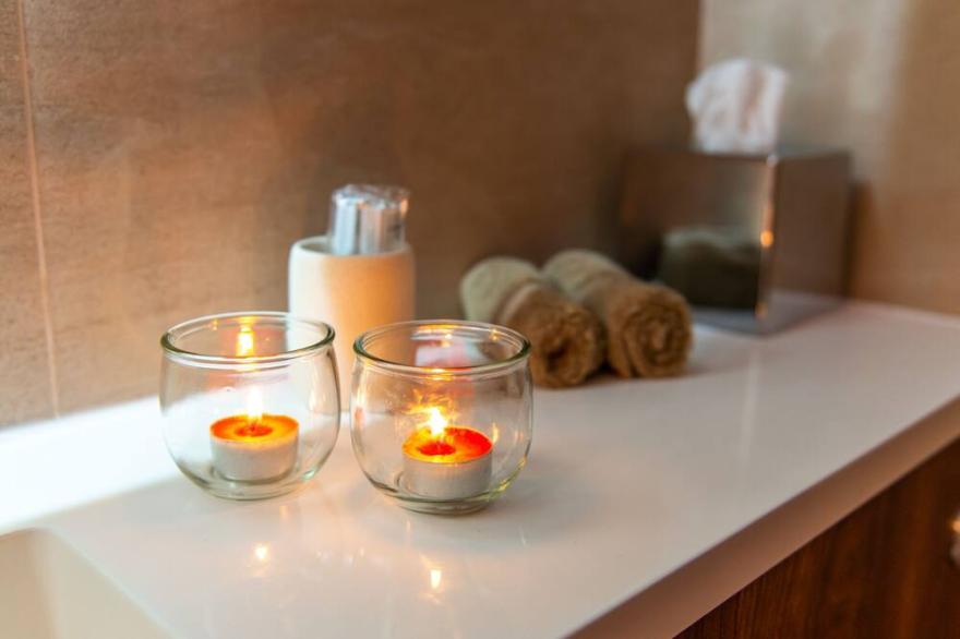 Optimal Apartments - Superior Jet Hot Tub Suite
