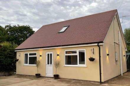 Modern cottage on edge of New Forest