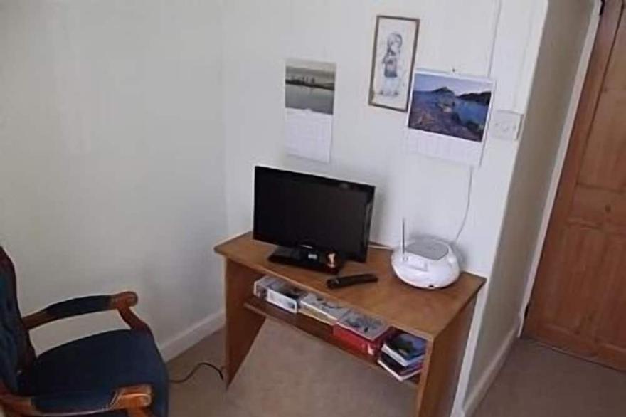tea cosy cottage mid terrace cob house pub 500 meters beach 3 miles.