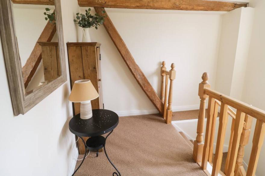 THE WHEAT HOUSE, Pet Friendly, With A Garden In Welford-On-Avon