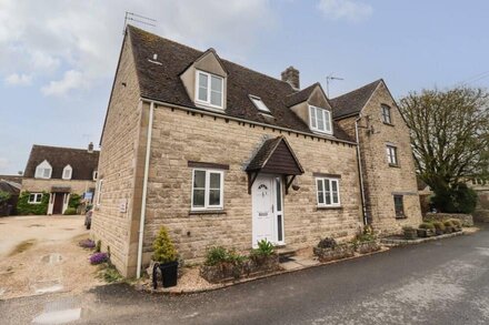 SECOND COTTAGE, romantic in Stow-On-The-Wold