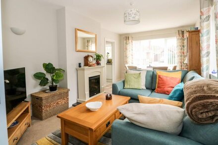 THE LOBSTER POT, pet friendly, country holiday cottage in Overstrand