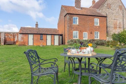 This delightful cottage adjoins Ludham Hall, and enjoys stunning views.