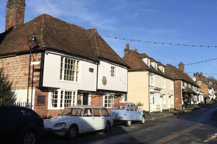 Beautiful Period  home in quiet picturesque Kentish  village