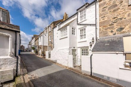 Mariners Cottage, St Ives -  a cottage that sleeps 6 guests  in 3 bedrooms