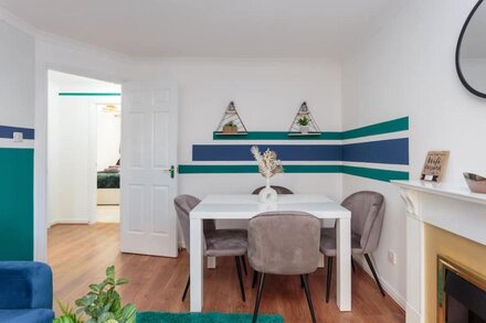 Boutique Edinburgh Apartment - Parking