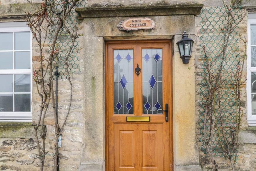 HOPE COTTAGE, character holiday cottage in West Witton