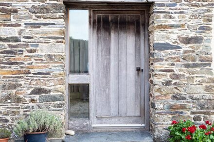 Polzeath - A Beautiful Two Bedroom  Cornish Cob Barn sleeps 5