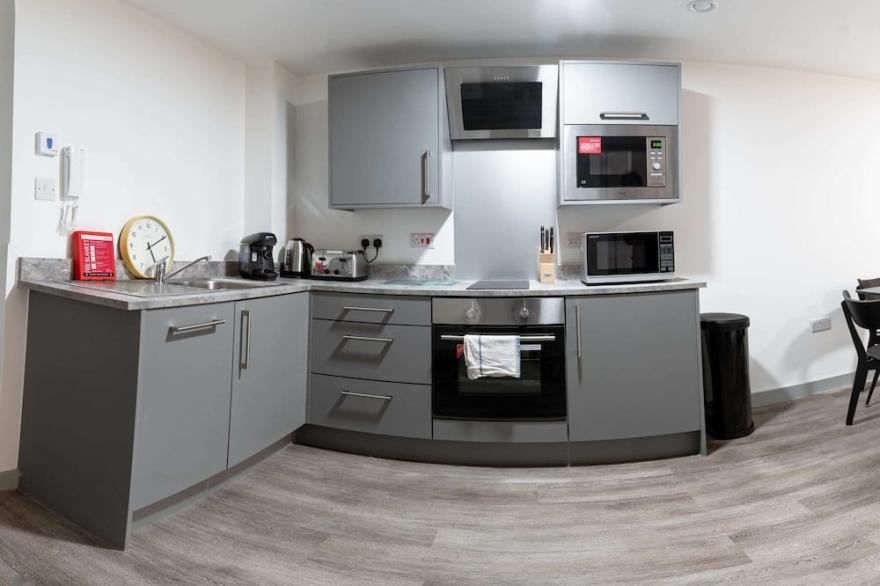 Contemporary 1 Bed Apartment In Central Liverpool