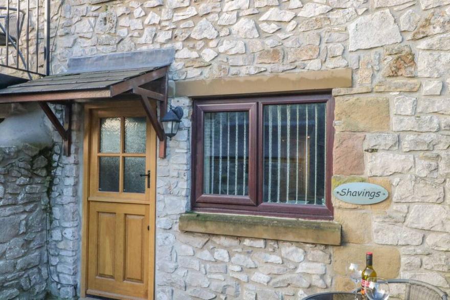 THE SHAVINGS, pet friendly, character holiday cottage in Buxton