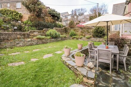 1 JUBILEE COTTAGE, pet friendly, with open fire in Trebarwith Strand