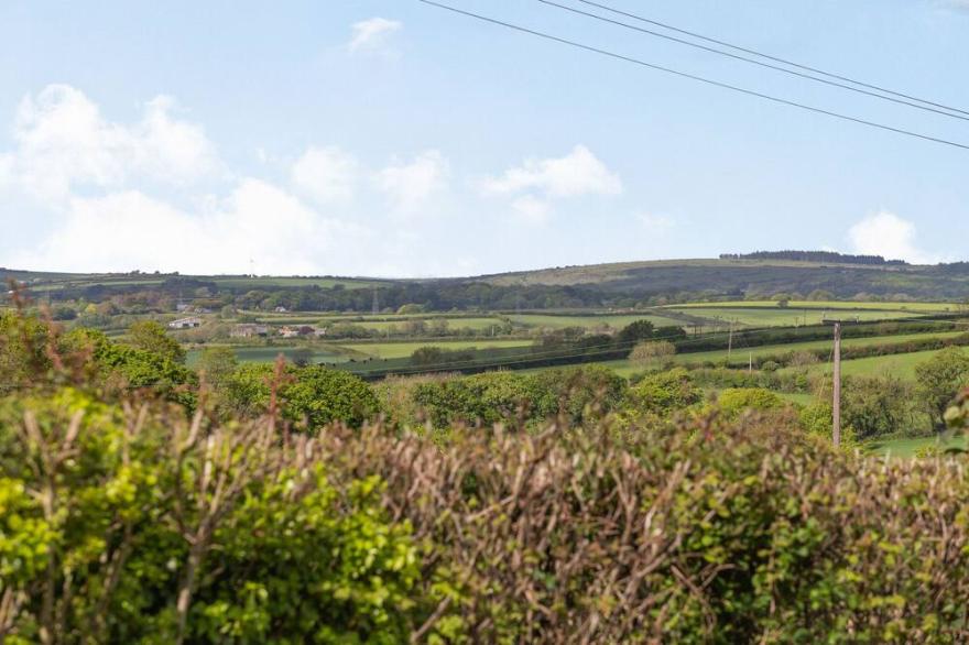 2 THE BEECHES, family friendly in Wadebridge
