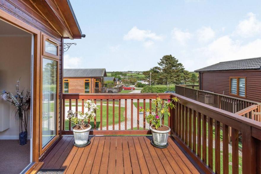 2 THE BEECHES, family friendly in Wadebridge