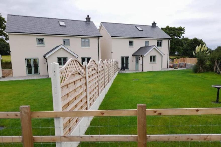 Ynyswen Cottages · Brecon Beacons Cottages Sleeps 12 People