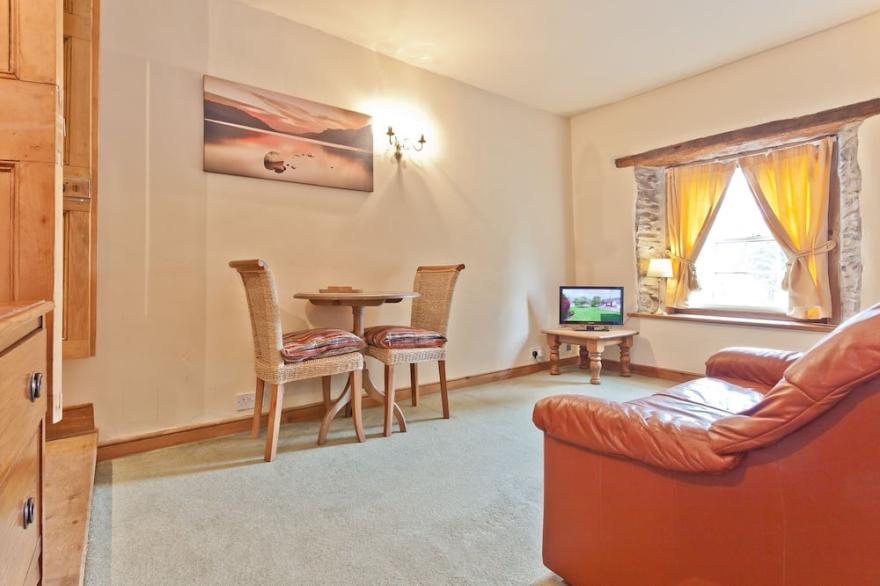 Lake District village apartment with private riverside hot tub