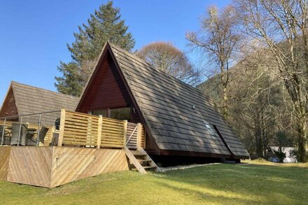 Pet friendly Lodge with Loch view