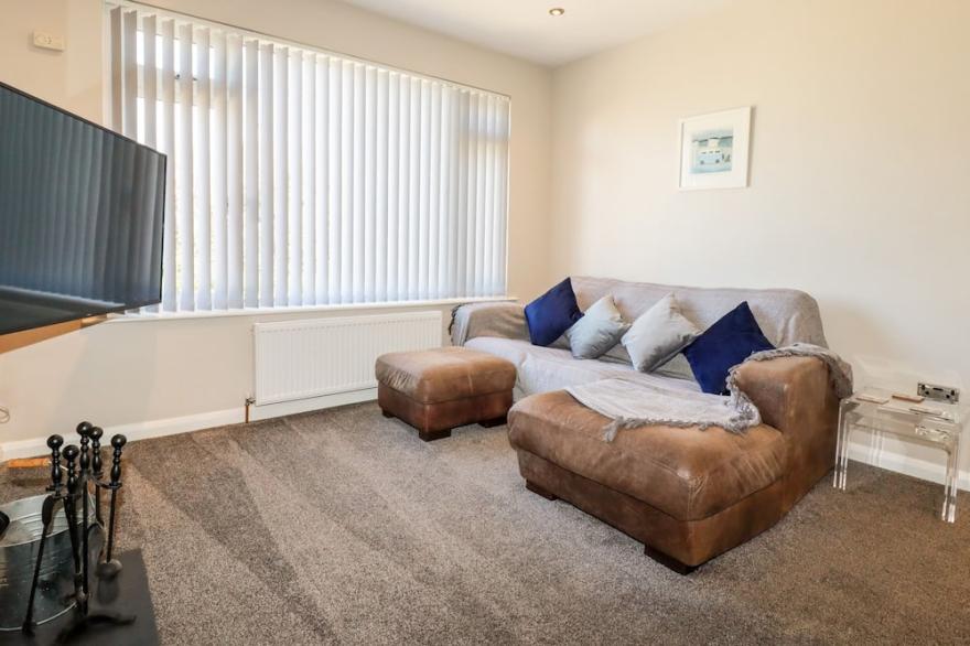 SEAWYNDS, pet friendly, character holiday cottage in Crantock