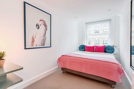 Soho Oxford Street Modern One-Bedroom with Terrace