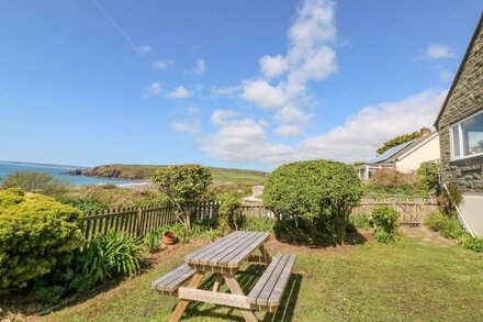 STONECROFT, pet friendly, character holiday cottage in Praa Sands