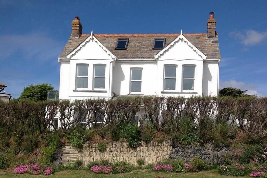 Large Family House Right By The Beach On Treyarnon Bay