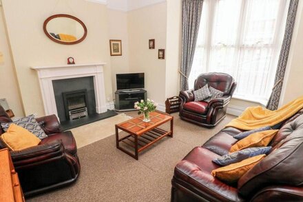 LYNDALE, family friendly, character holiday cottage in Narberth