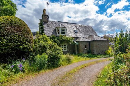 Gardeners Cottage - Walled Garden Retreat  - sleeps 6 guests  in 3 bedrooms