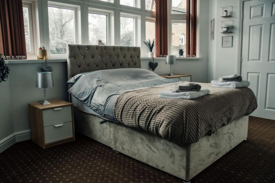 Modern & Comfort Apt At Deighton  I Double Bed