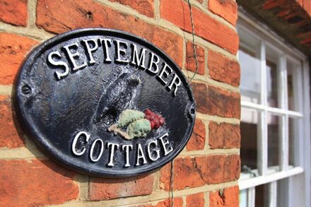 September Cottage - Three Bedroom House, Sleeps 6