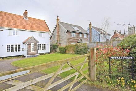 Pembroke Cottage - Four Bedroom House, Sleeps 6