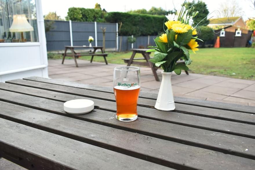 NewtoVrbo: Double Room @ Royal Square Hotel Birmingham Airport & NEC w/ Parking
