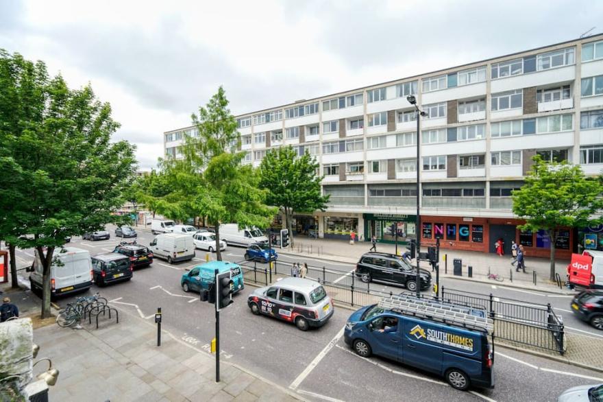 Compact Notting Hill 1BR, 3 min walk Notting Hill Gate st, by Blueground