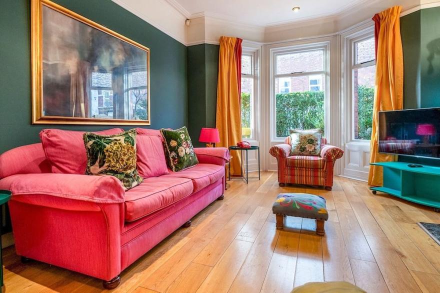 Pass The Keys | Colourful, Quirky Artist-Owned 3 Bed Next To Cafes