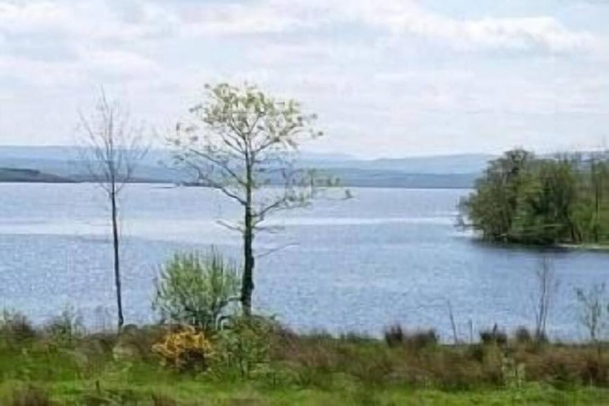 Lakeside Cottage In Kesh with panoramic views over Lough Erne,