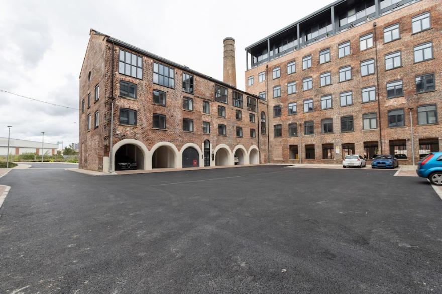 Modern Apartment In A Converted Mill With Parking