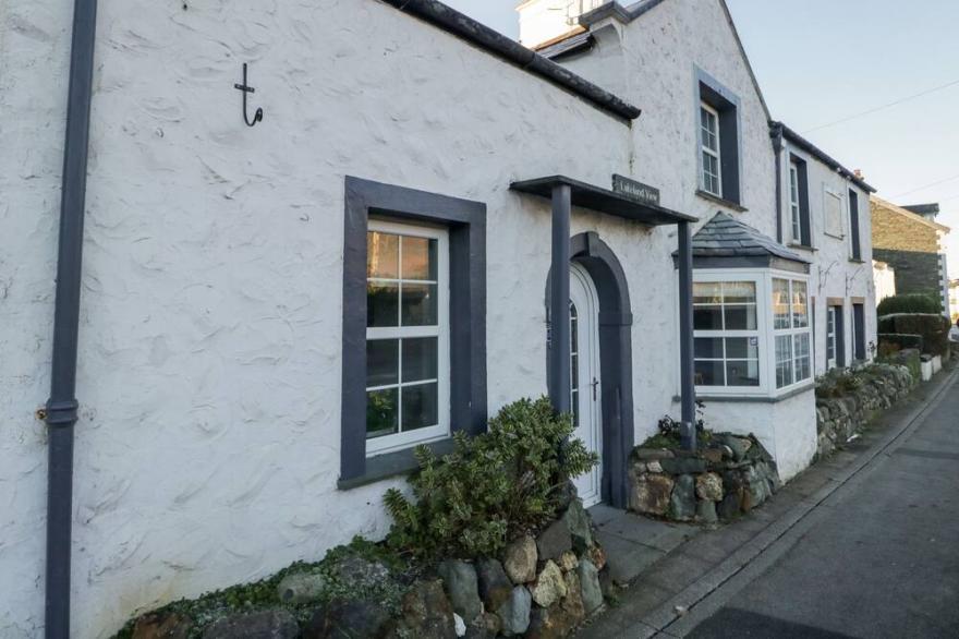 LAKELAND VIEW, Pet Friendly, Character Holiday Cottage In Keswick