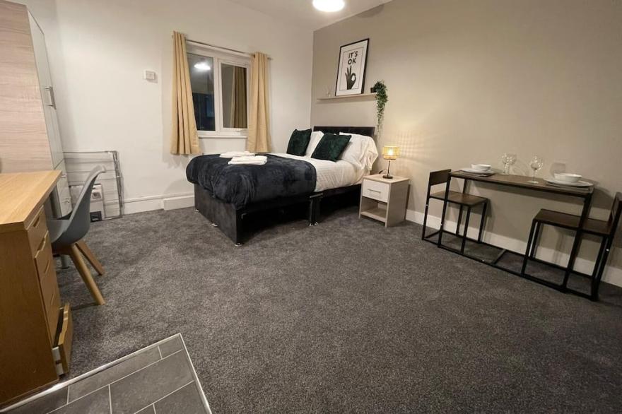 City Centre Studio 1 With Kitchenette, Free Wifi Smart TV With Netflix