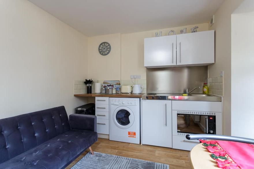 Flat 5 - Luxury Burgess Apartments