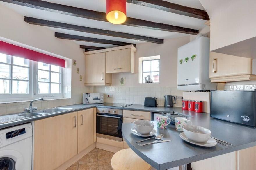 Corner Cottage - Two Bedroom House, Sleeps 3
